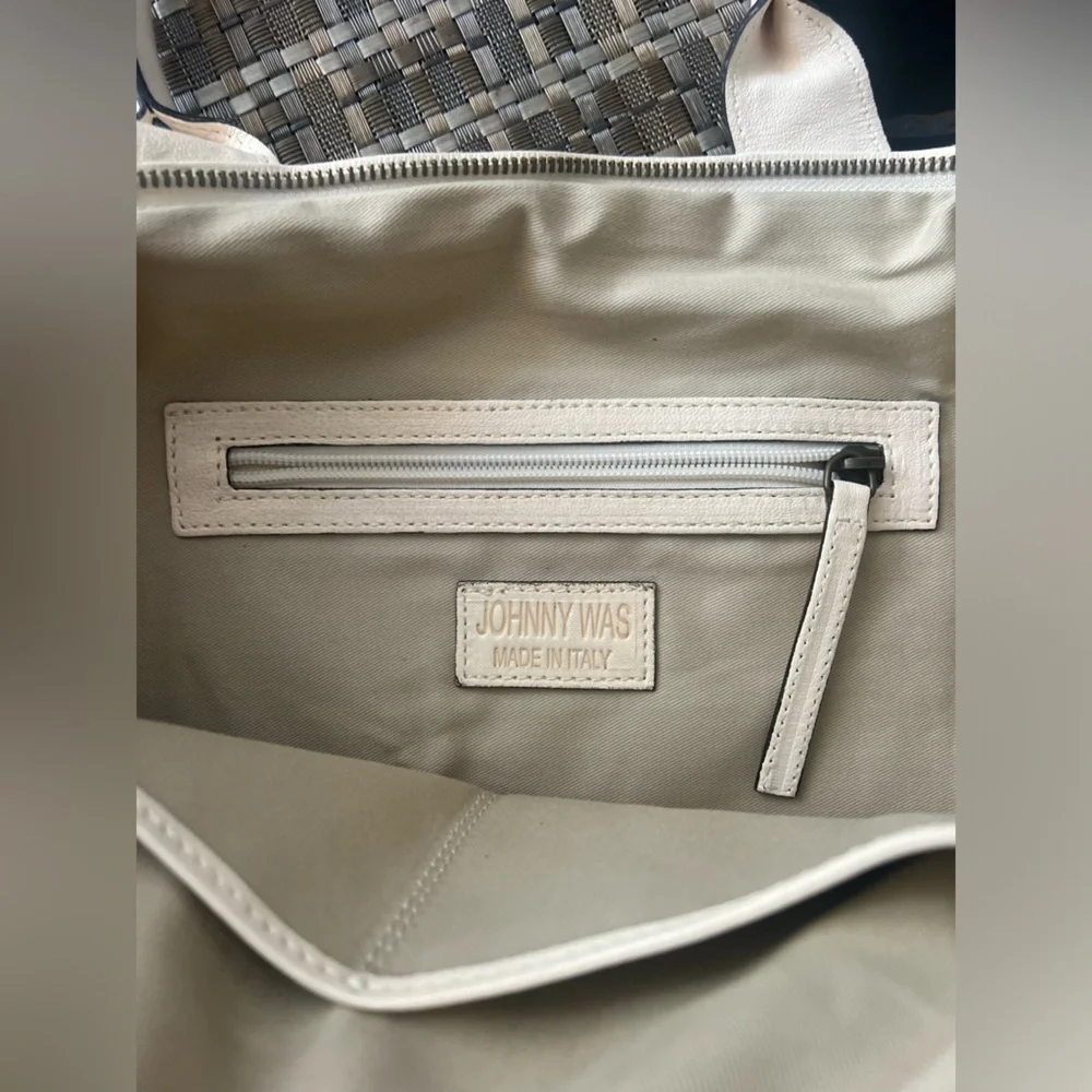 NWT johnny was Ariana italian leather bag